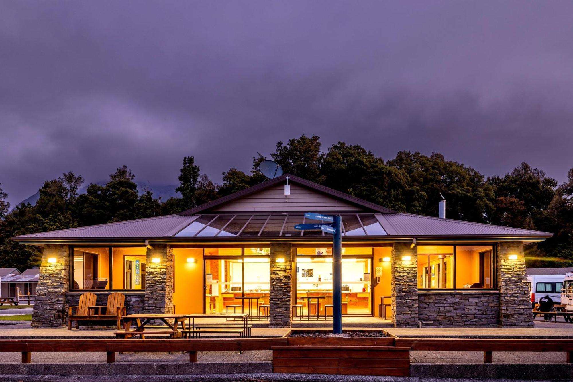 Fox Glacier Top 10 Holiday Park & Motels Exterior foto